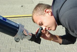 Tomáš Rehák pozoruje Slnko