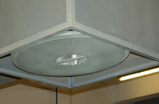 V podzemí školy je slnčné svetlo privádzané svetlovodmi.