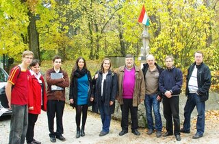 Spoločné foto pod maďrsko vlajkou