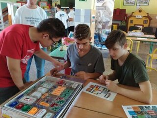 ZĹˇ VĂ˝chodnĂˇ 4 (33)