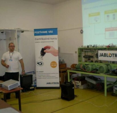 Prednáška fy Jablotron