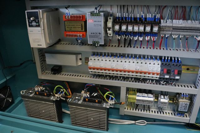 Nová CNC technika je rozbalená a využívaná