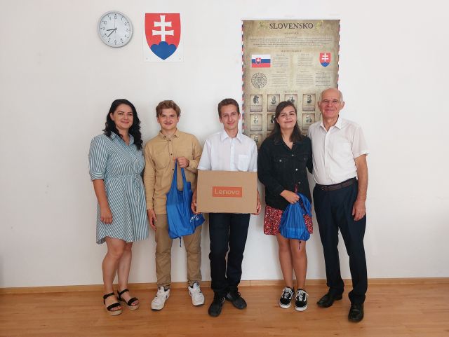 Oceňovanie študentov fi. HELLA