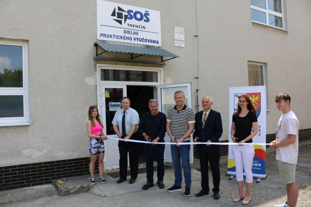 Slávnostné otvorenie školského ihriska a dielní